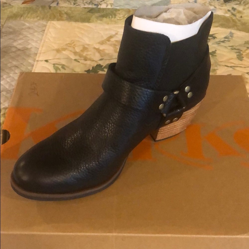 New in the box Korks leather boots